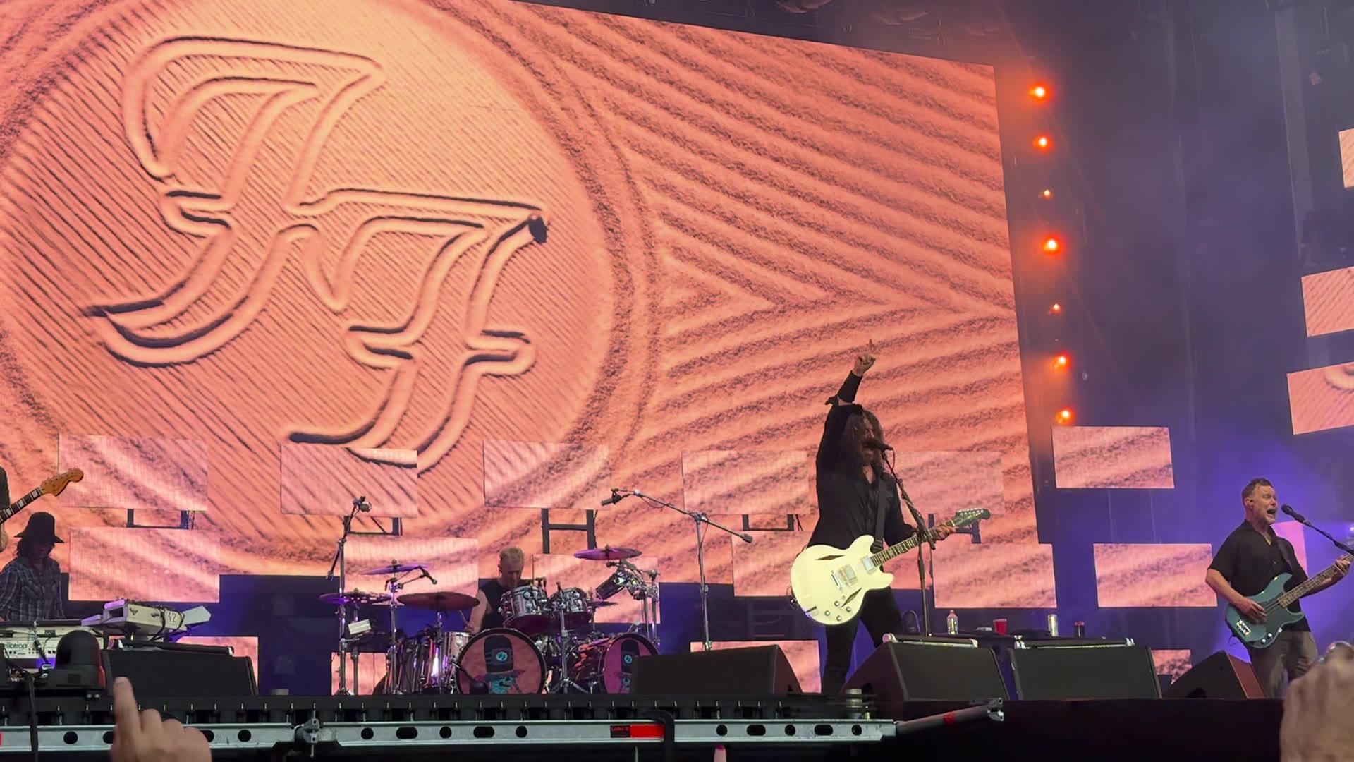 Portada de la cobertura de Foo Fighters en Londres